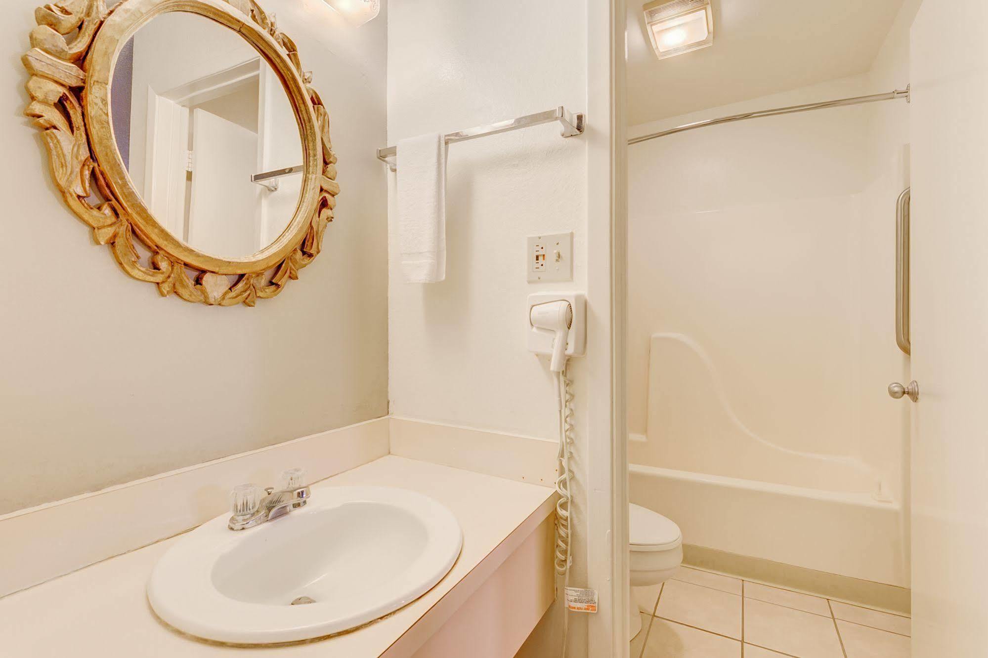Lake View Inn Granbury Luaran gambar